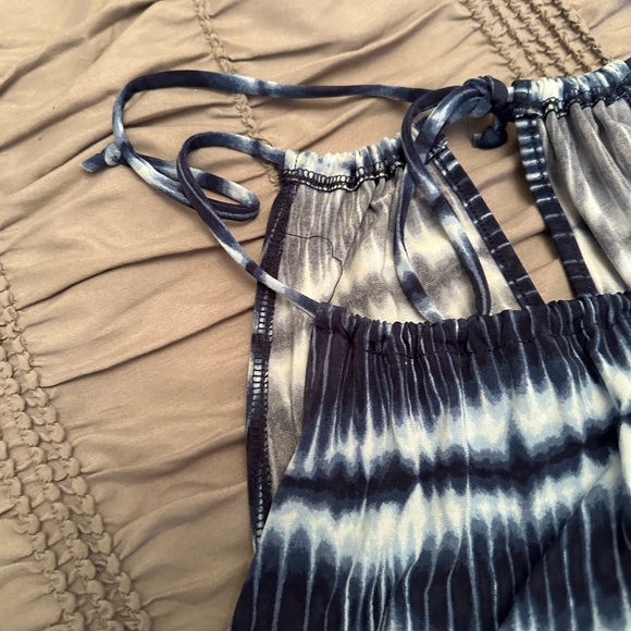 Halter neck dress - Picture 7 of 10